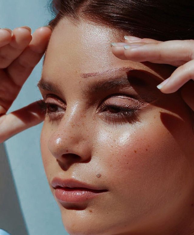 Summer Makeup Trends Using Faux Freckles - PSEUDO LABS